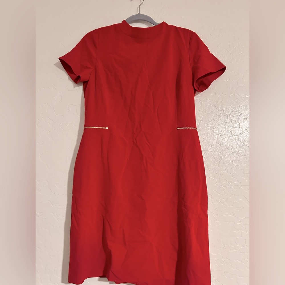 Tahari 
Arthur S. Levine 
Petite 
8P
